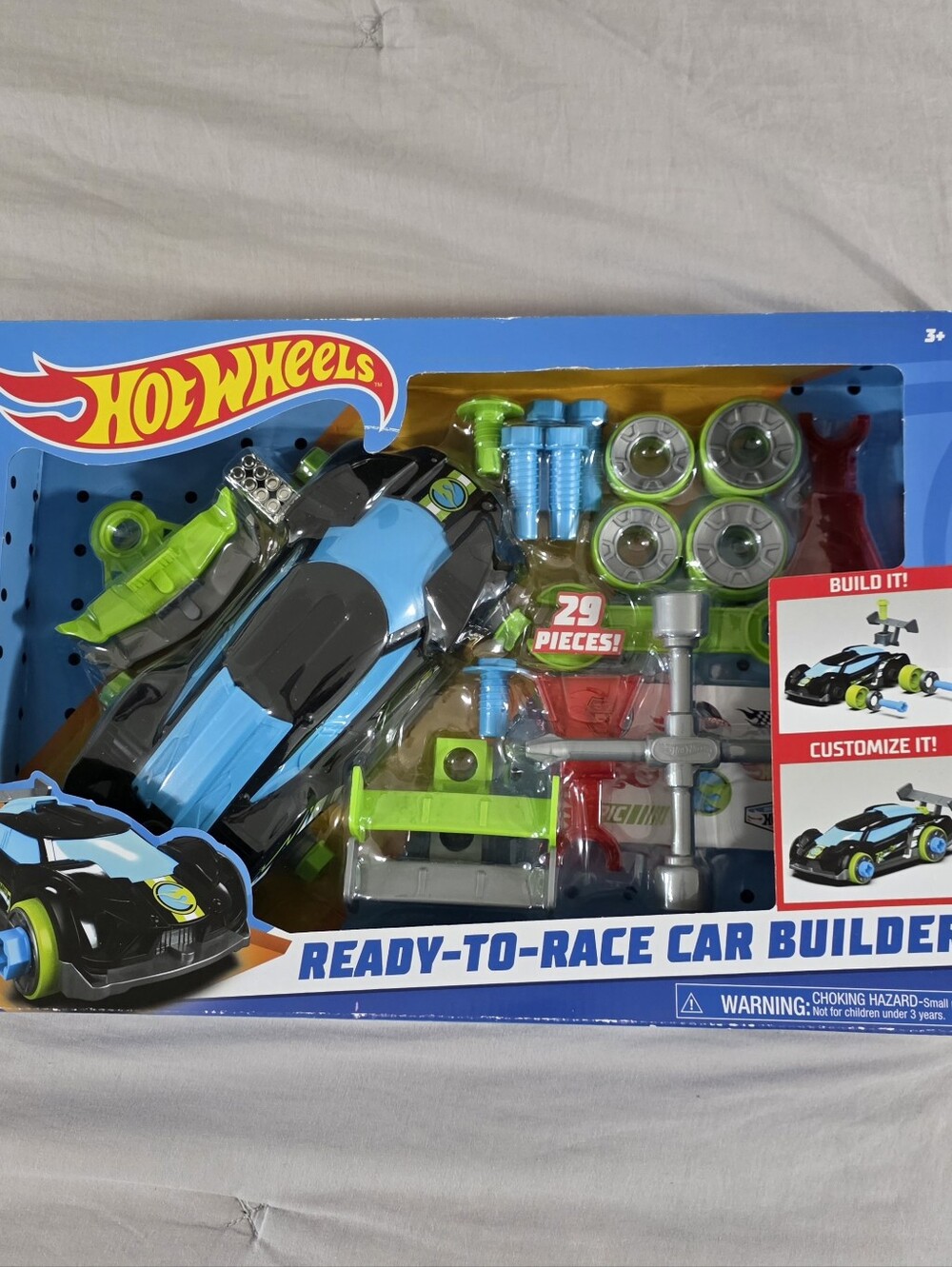 NEW Hot Wheels Ready-to-Race Car Builder 29 Pieces Black & Green